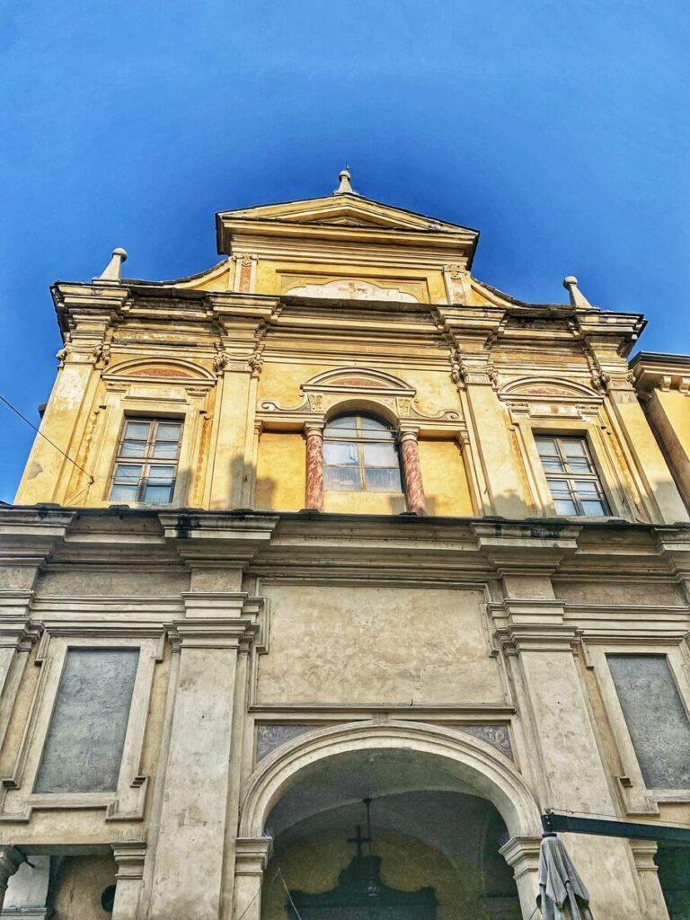 Esterno della Chiesa d Santa Croce a Racconigi