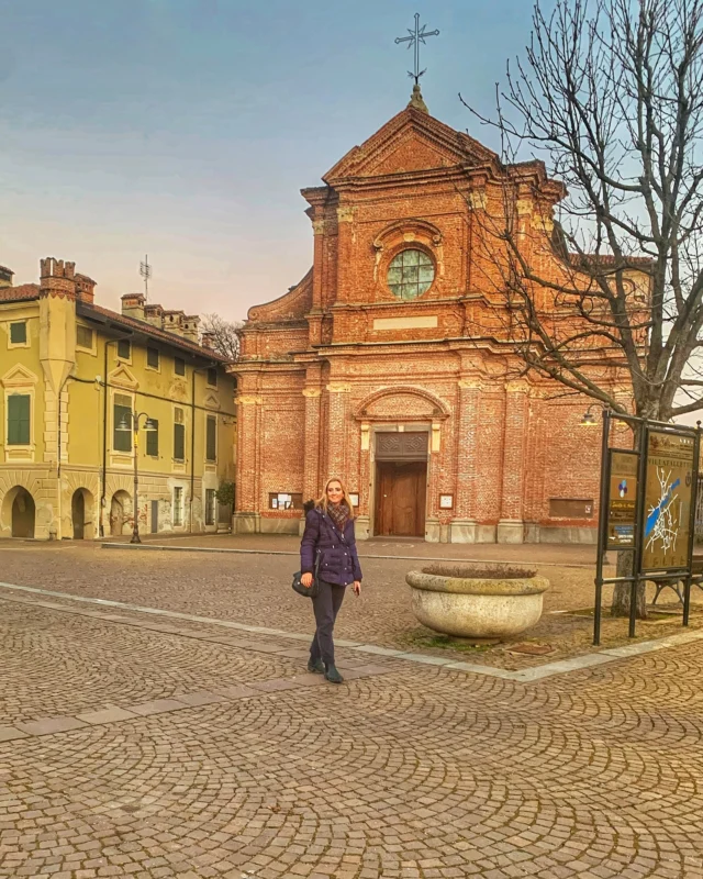 ⏳ Un anno esatto in cui tutto è cambiato e in cui io stessa sono cambiata, cresciuta e tanto: se penso all’infinità di paure, ansie, angosce, paranoie che mi frullavano nella testa, mi viene da sorridere e da darmi una carezza.
 
💪🏻 È il caso di dirlo: “Vilafalet pi ch’en pais” perché è stato un nuovo inizio, proprio quello che mi ci voleva! Casa🏡 famiglia👩🏼‍🤝‍👨🏻 lavoro👩🏼‍💻 un capitolo inedito della mia vita tutto da scrivere.
 
✍🏻 A me, per quanto delle volte possa essere faticoso, è sempre piaciuto scrivere. Quindi, una parola alla volta, vado avanti, immensamente grata nei confronti di chi è al mio fianco🙏🏻
 
💜 Se stai affrontando un cambiamento o un periodo difficile: non mollare, abbi fede, la strada si fa mentre la percorri!